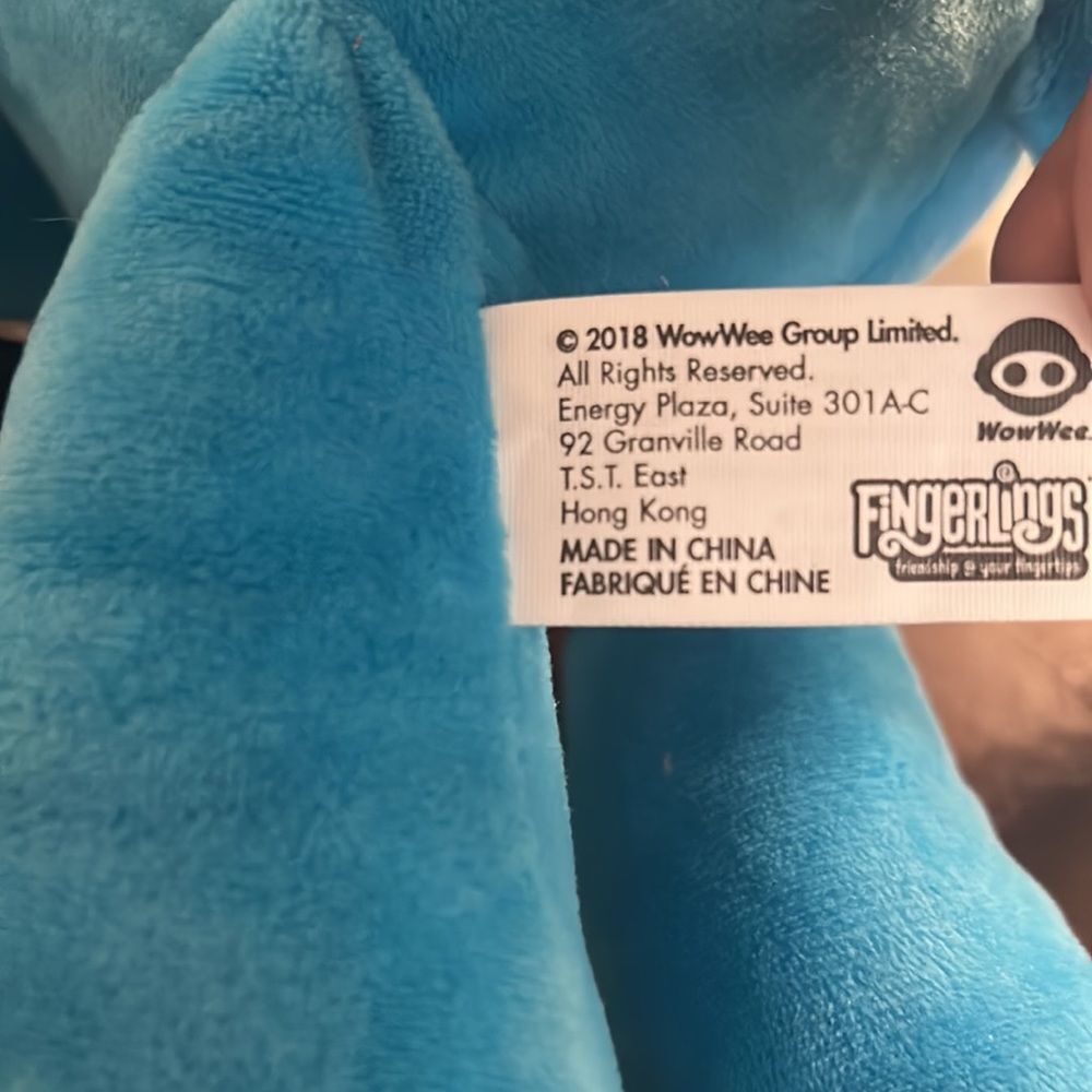 WowWee 20” Fingerlings Boris Hugs - Blue Monkey - Picture 5 of 5